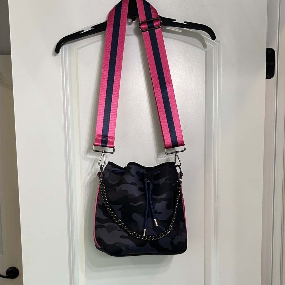 Stylish Pink and Black Camouflage Women's Bag